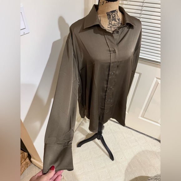 NWT H&M long brown / ear: Mocha Mousse button down long sleeve shirt size Large - Picture 3 of 13